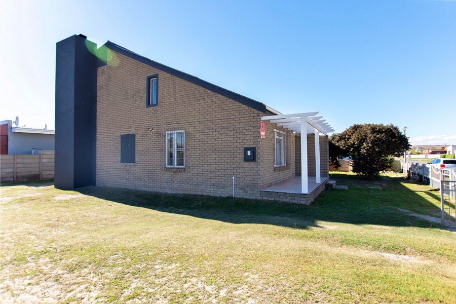 4 Bedroom Property for Sale in Middedorp Western Cape